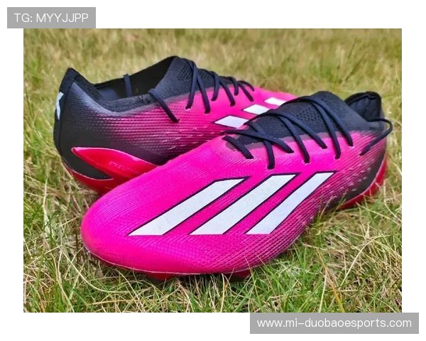 喜爱阿迪足球鞋的球星们：他们如何影响足球装备的潮流与创新