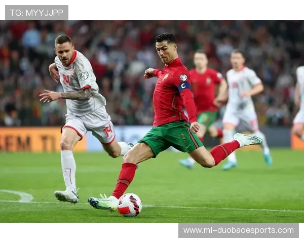 球星怒踢足球背后的情感爆发与竞技精神冲突解析